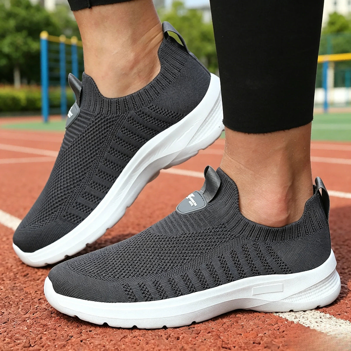 Men's Barefoot Shoes Adjustable Slip in Sneakers Minimalist Lightweight Walking Shoes Flat Bottom Boat Skateboard Designer Shoes